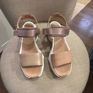 Sorel Women's Sandals in Tan and Cream